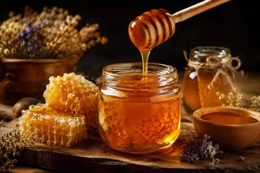 عسل کوهی وحشی سبلان تهیه شده از شهد گل های کوهستان